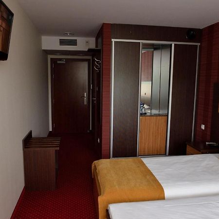 Quest Hotel - Dawniej Hotel Planeta Brzesko Ngoại thất bức ảnh