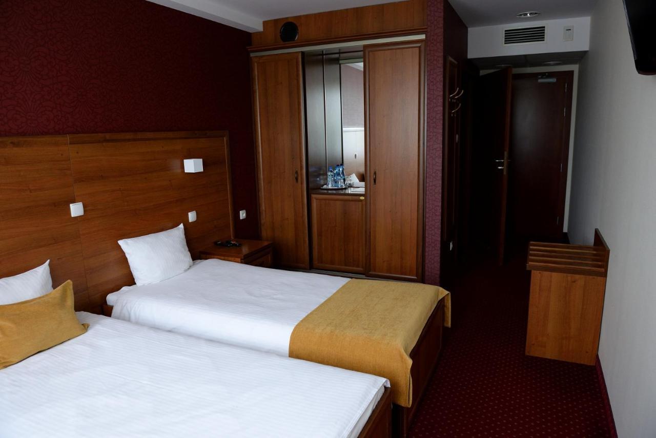 Quest Hotel - Dawniej Hotel Planeta Brzesko Ngoại thất bức ảnh
