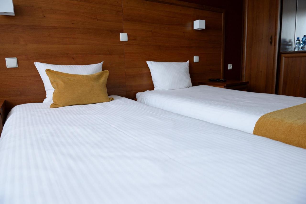 Quest Hotel - Dawniej Hotel Planeta Brzesko Ngoại thất bức ảnh