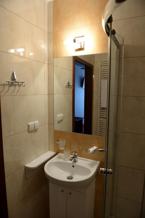 Quest Hotel - Dawniej Hotel Planeta Brzesko Ngoại thất bức ảnh