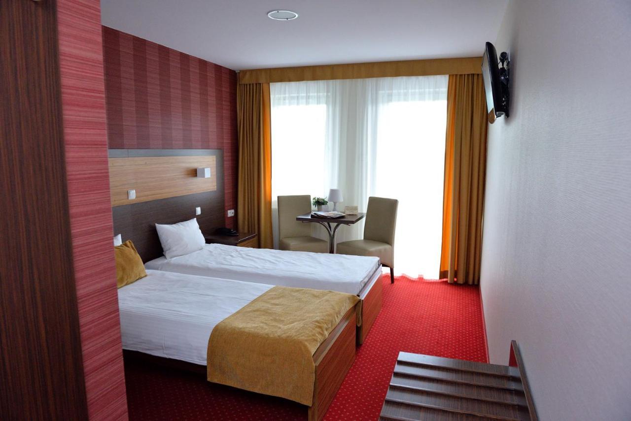 Quest Hotel - Dawniej Hotel Planeta Brzesko Ngoại thất bức ảnh