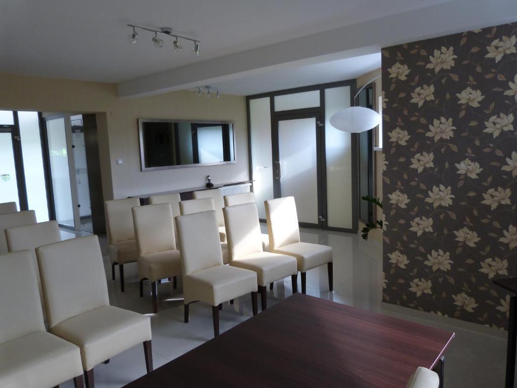 Quest Hotel - Dawniej Hotel Planeta Brzesko Ngoại thất bức ảnh